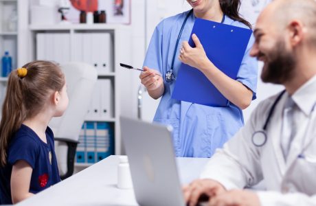 Детский врач невролог