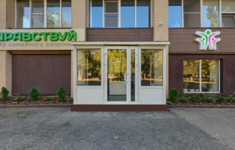 Вход в центр